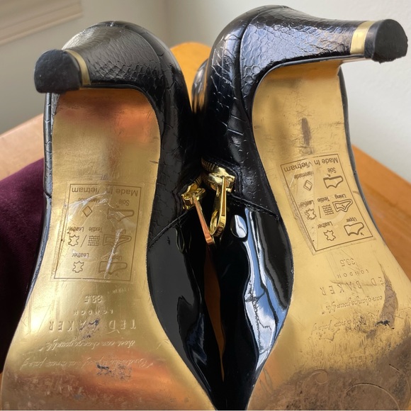 GORGEOUS Ted Baker London patent leather booties with bold gold accents! 38.5 - Picture 4 of 16